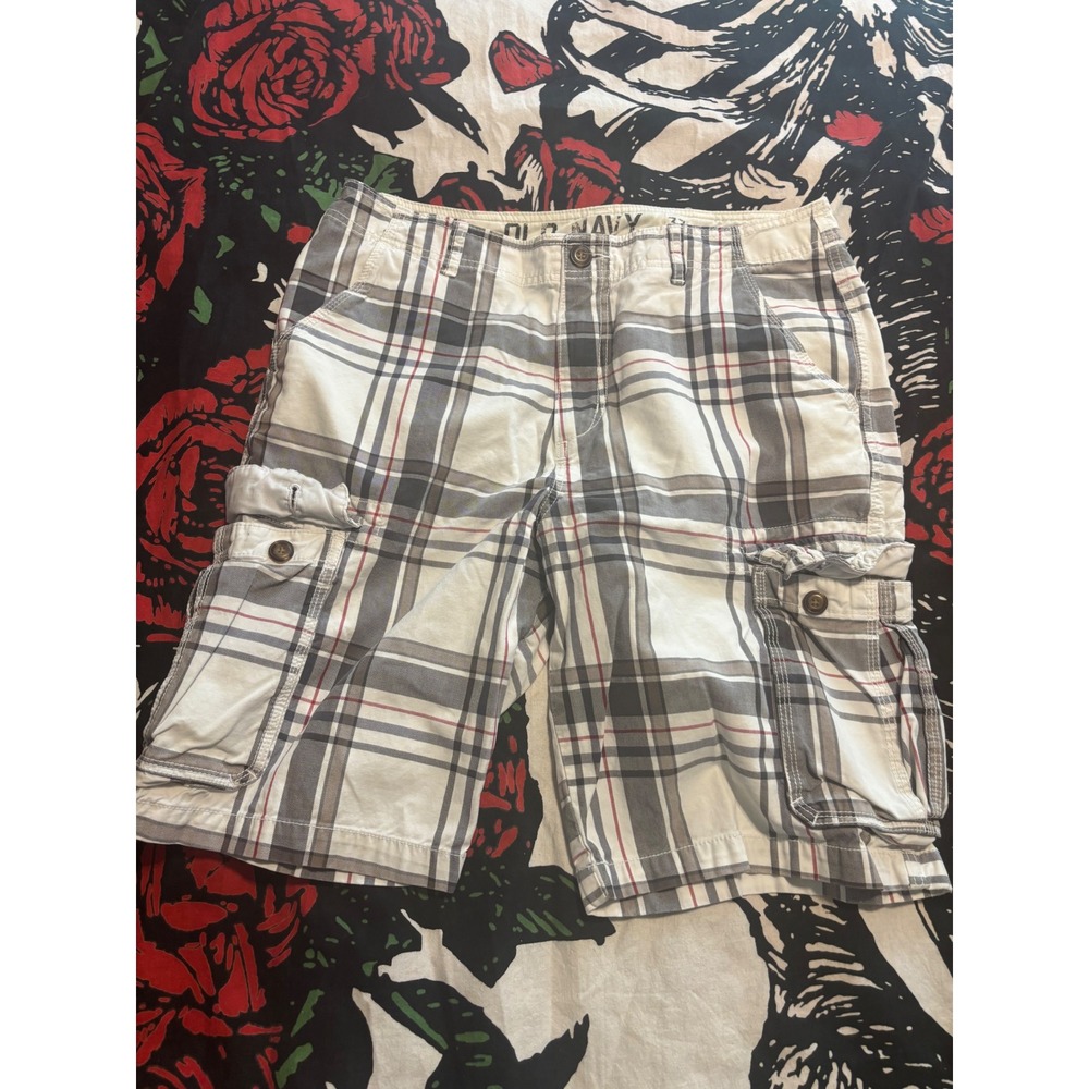 Old Navy Mens Plaid Cargo Shorts Size 33 White Grey Red Multi Pocket Casual